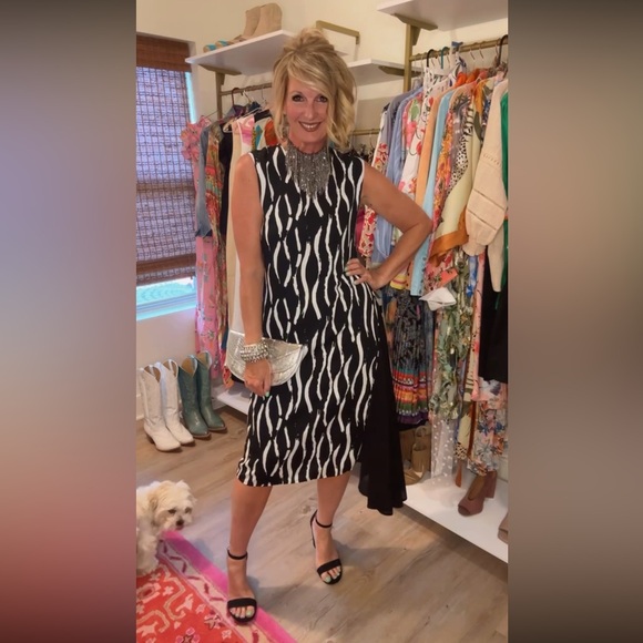 Abstractct Print Dress - Picture 3 of 12